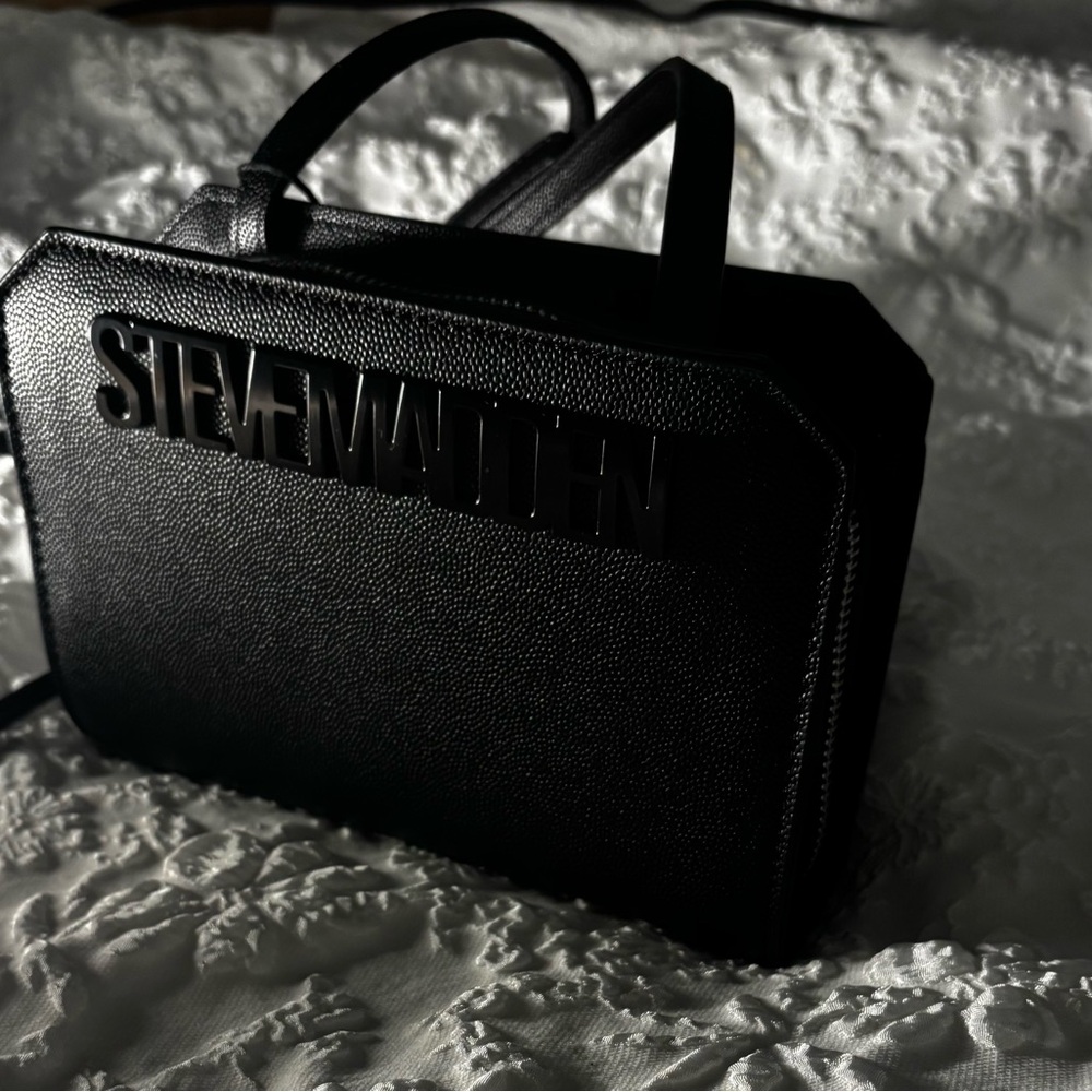 Steve Madden Textured Black Messenger Bag